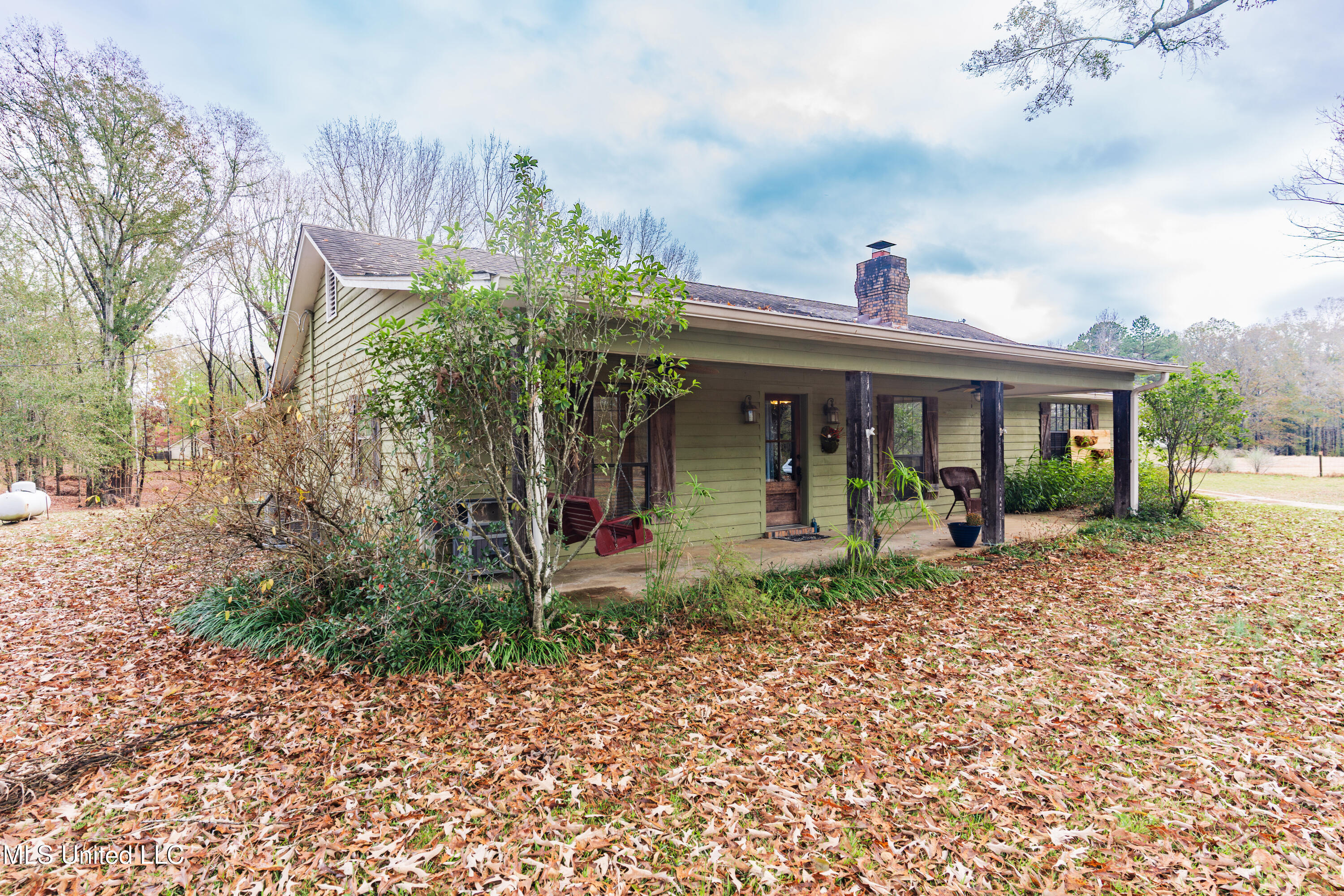 1104 North Chapel Hill Road Raymond, MS 39154 - Photo 2 of 66 2-Front
