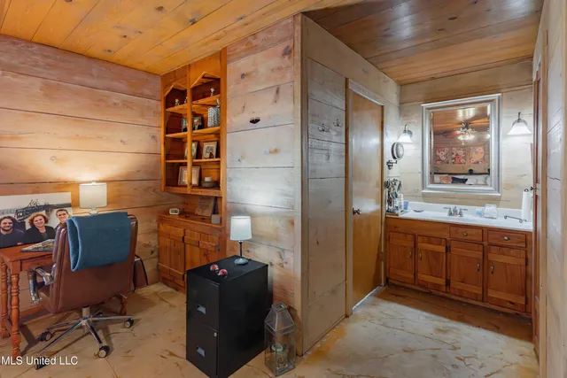 $277,000 | 1104 North Chapel Hill Road, Raymond, MS 39154