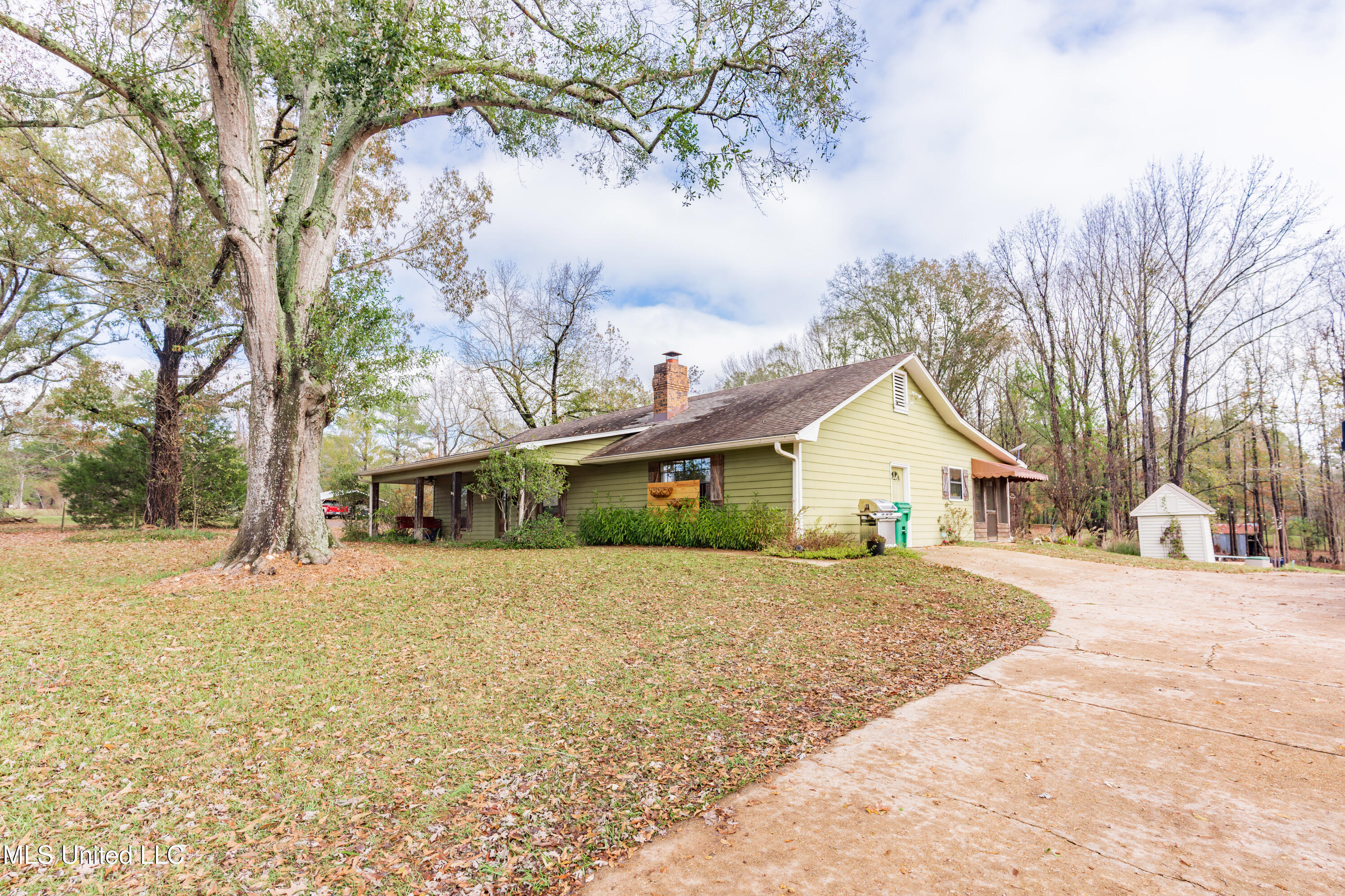 1104 North Chapel Hill Road Raymond, MS 39154 - Photo 3 of 66 3-Front