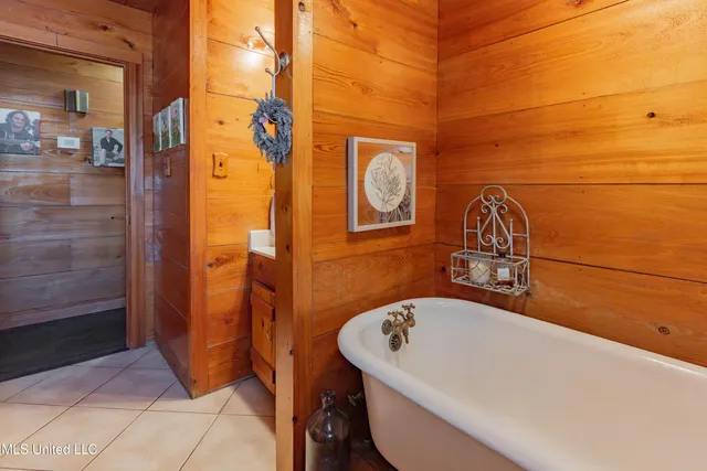 $277,000 | 1104 North Chapel Hill Road, Raymond, MS 39154