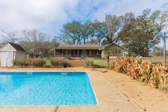 $277,000 | 1104 North Chapel Hill Road, Raymond, MS 39154