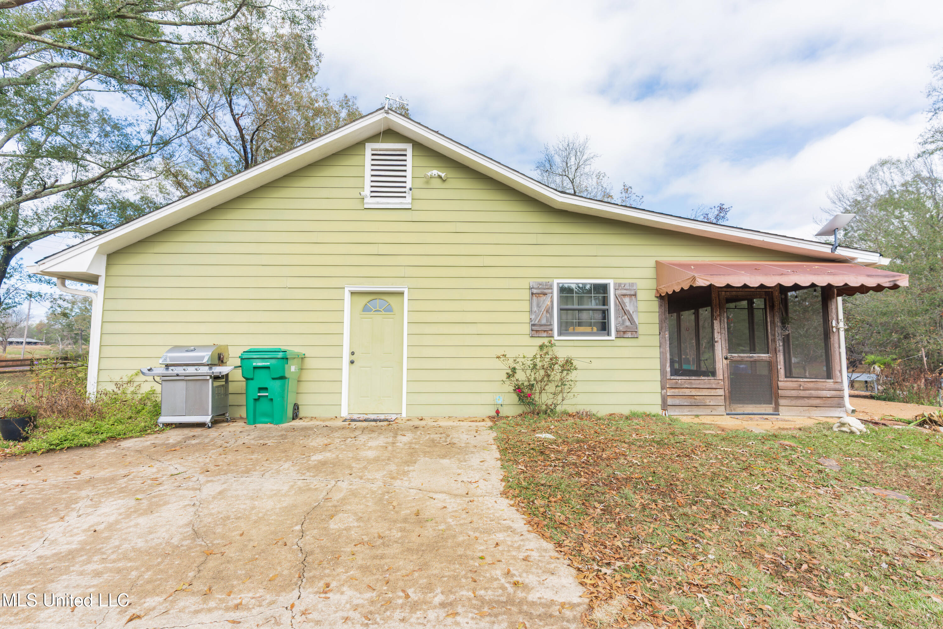 1104 North Chapel Hill Road Raymond, MS 39154 - Photo 5 of 66 5-Front