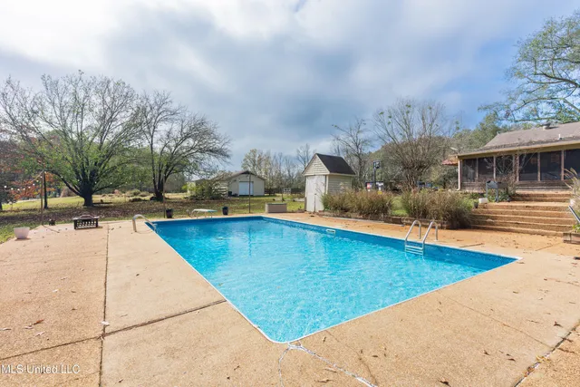 $277,000 | 1104 North Chapel Hill Road, Raymond, MS 39154