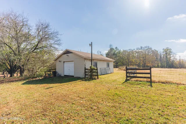 $277,000 | 1104 North Chapel Hill Road, Raymond, MS 39154