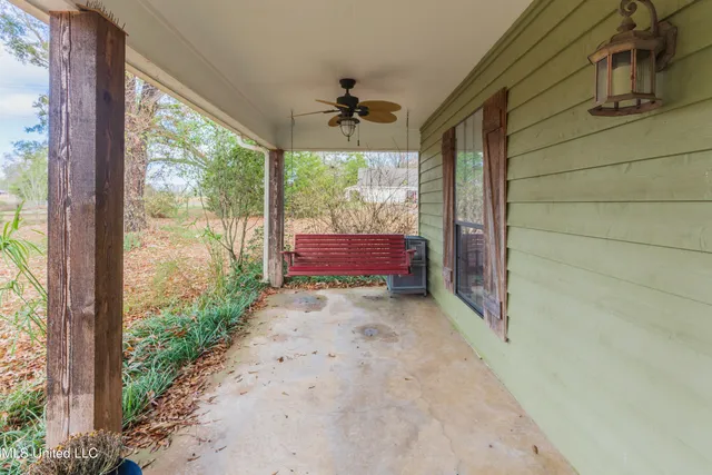 $277,000 | 1104 North Chapel Hill Road, Raymond, MS 39154