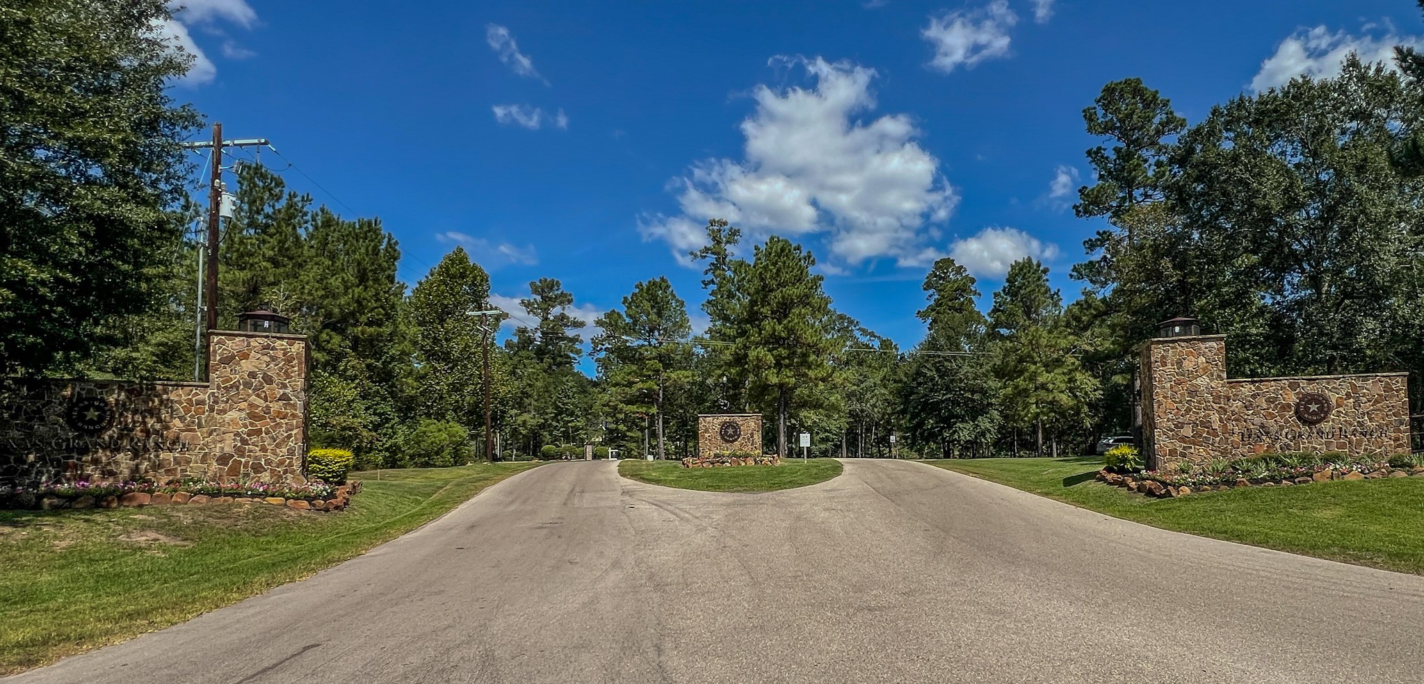 185 Rim Rock Road Huntsville, TX 77340 - Photo 19 of 19 a view of a street with a building in the background