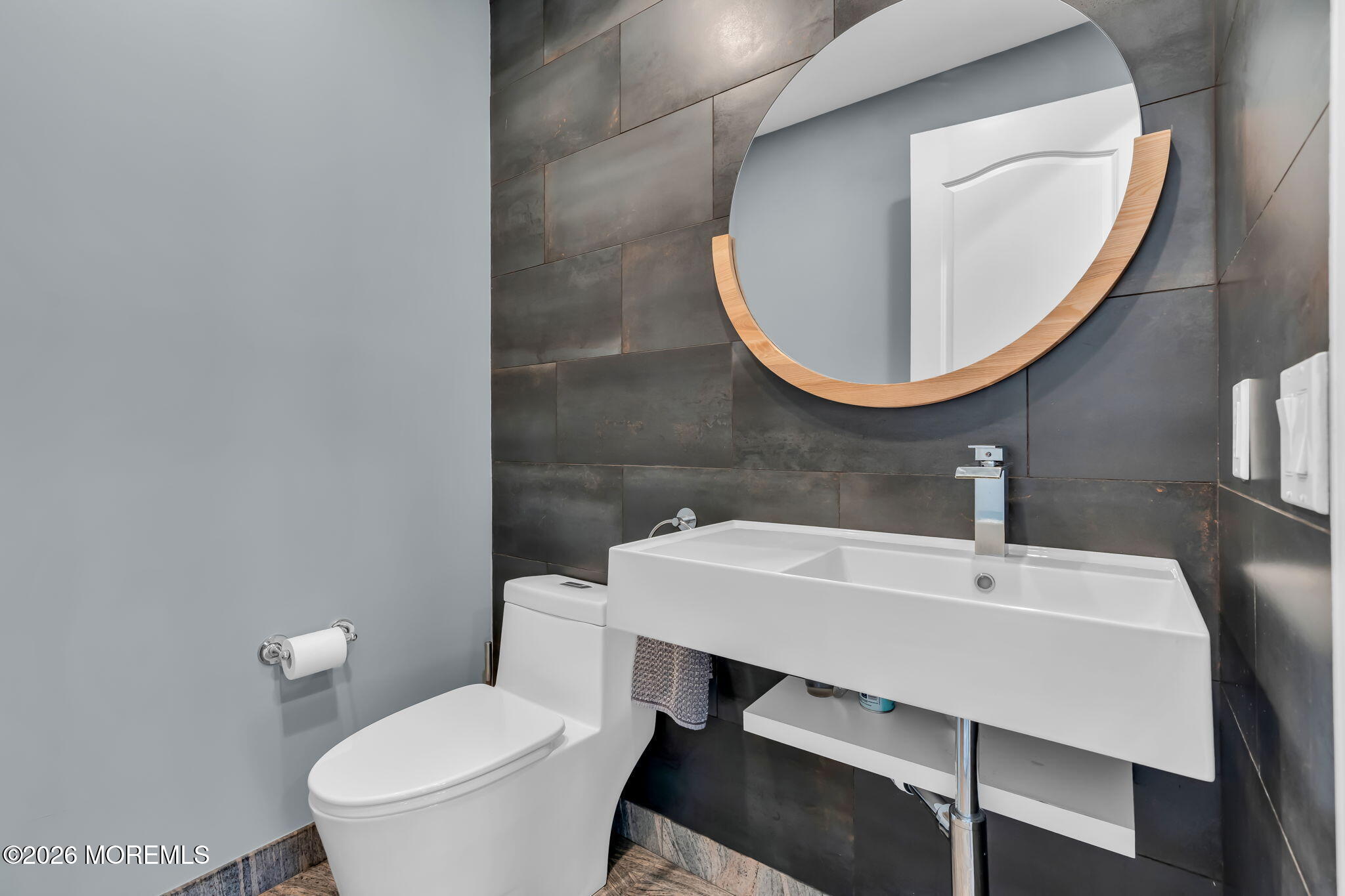 14 Diamond Hill Road Marlboro, NJ 07746 - Photo 33 of 79 a bathroom with a toilet a sink and a mirror
