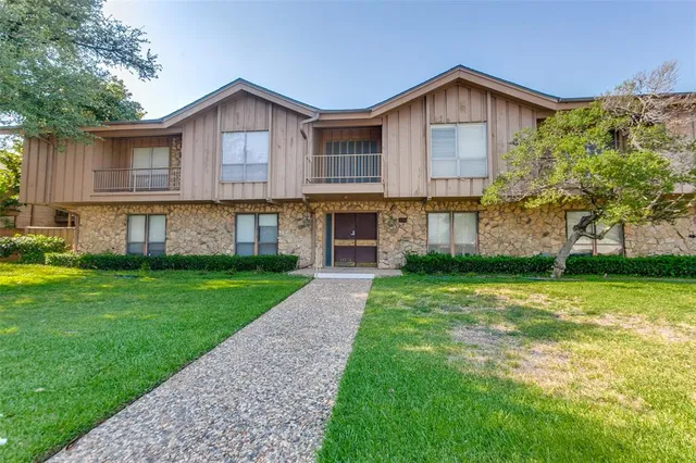 $2,300 | 11334 Park Central Place, Unit C, Dallas, TX 75230