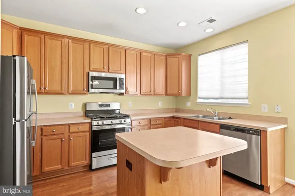 $2,400 | 43617 Marguerite Street, California, MD 20619