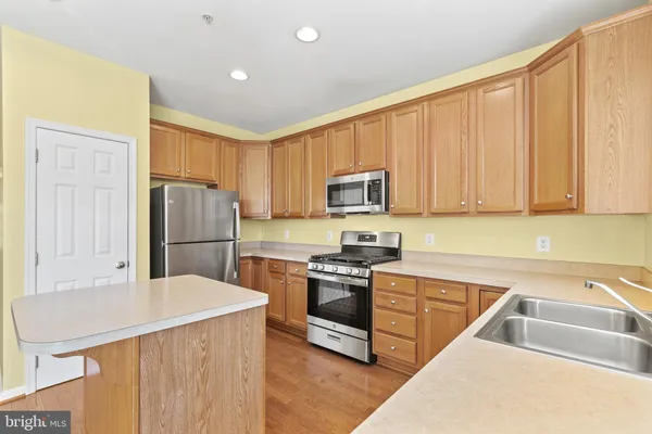 $2,400 | 43617 Marguerite Street, California, MD 20619