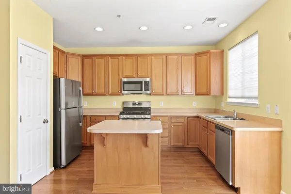 $2,400 | 43617 Marguerite Street, California, MD 20619