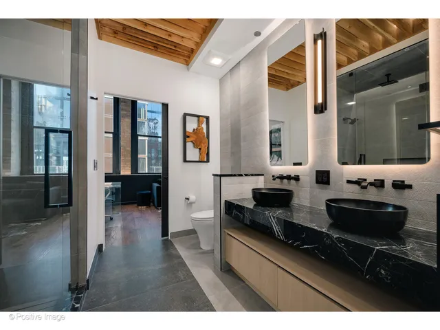 a en suite bathroom with sink and mirror