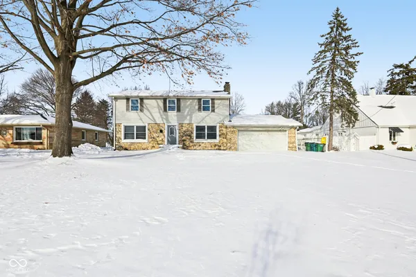 $2,495 | 218 West Main Street, Westfield, IN 46074