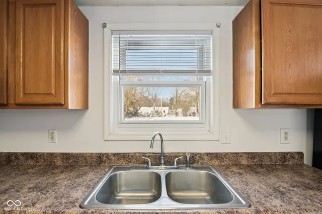 $2,900 | 218 West Main Street, Westfield, IN 46074