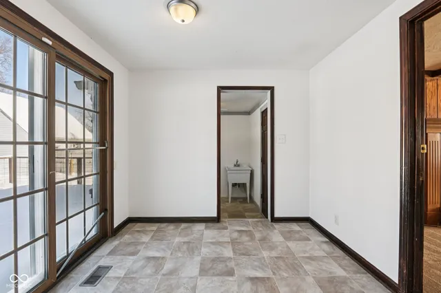 $2,900 | 218 West Main Street, Westfield, IN 46074