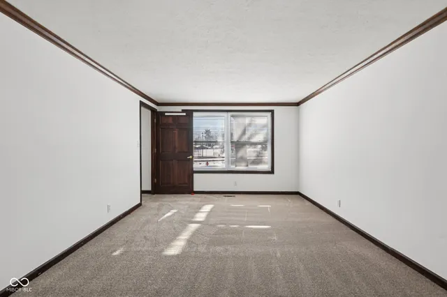 $2,900 | 218 West Main Street, Westfield, IN 46074