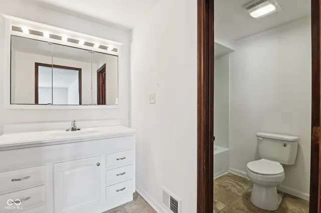 $2,900 | 218 West Main Street, Westfield, IN 46074