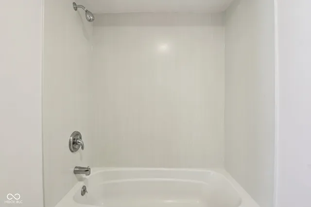 $2,900 | 218 West Main Street, Westfield, IN 46074