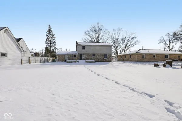 $2,495 | 218 West Main Street, Westfield, IN 46074
