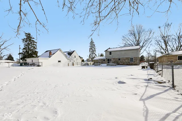 $2,900 | 218 West Main Street, Westfield, IN 46074