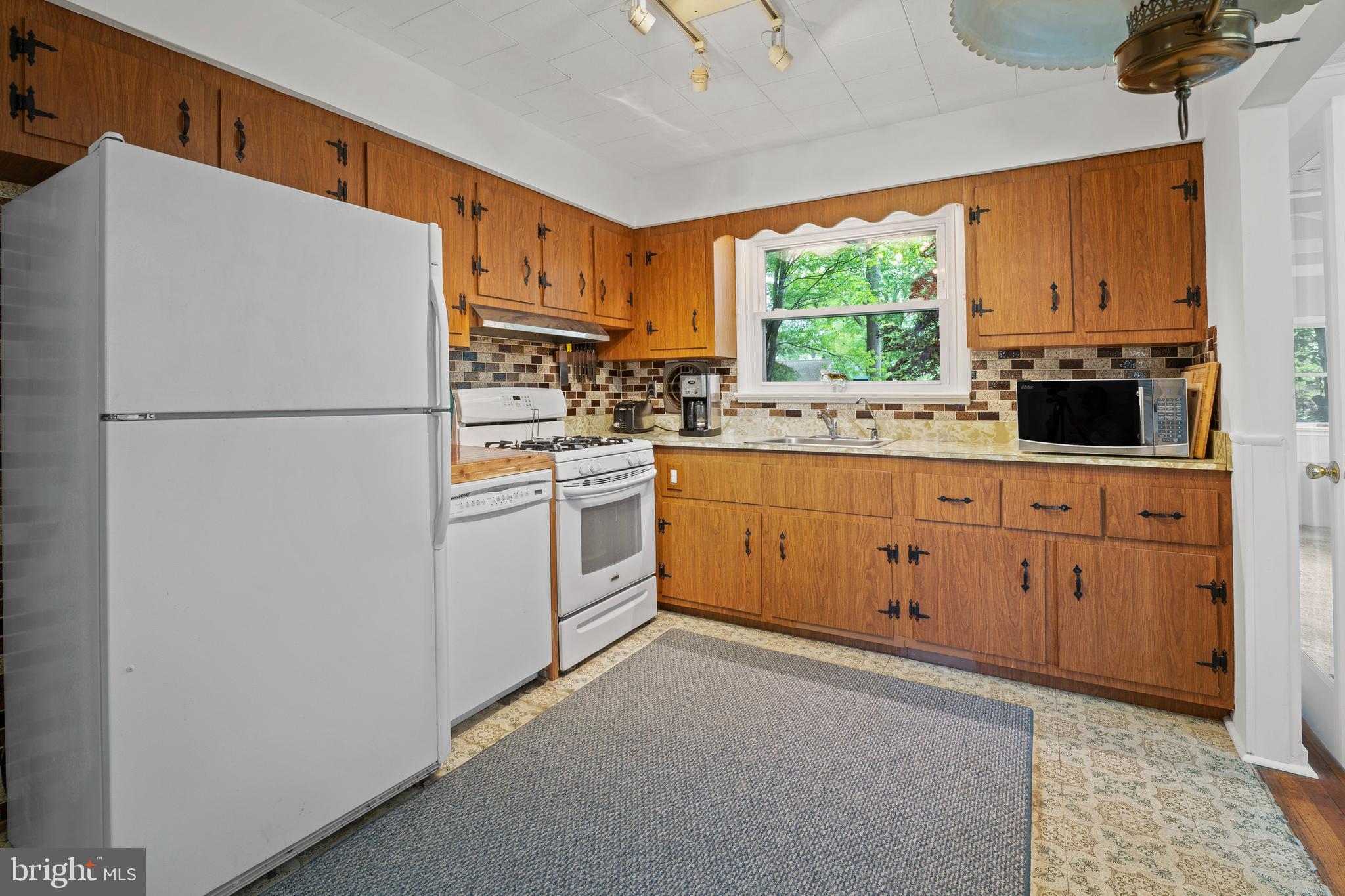 521 Bancroft Road Cherry Hill, NJ 08034 - Photo 12 of 24 Gallery Image 12