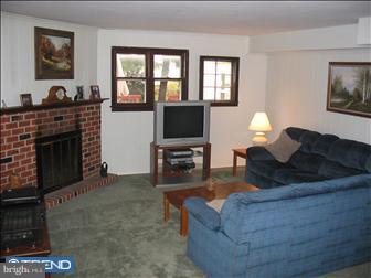 21 Cherokee Road New Britain, PA 18901 - Photo 2 of 6 Gallery Image 2