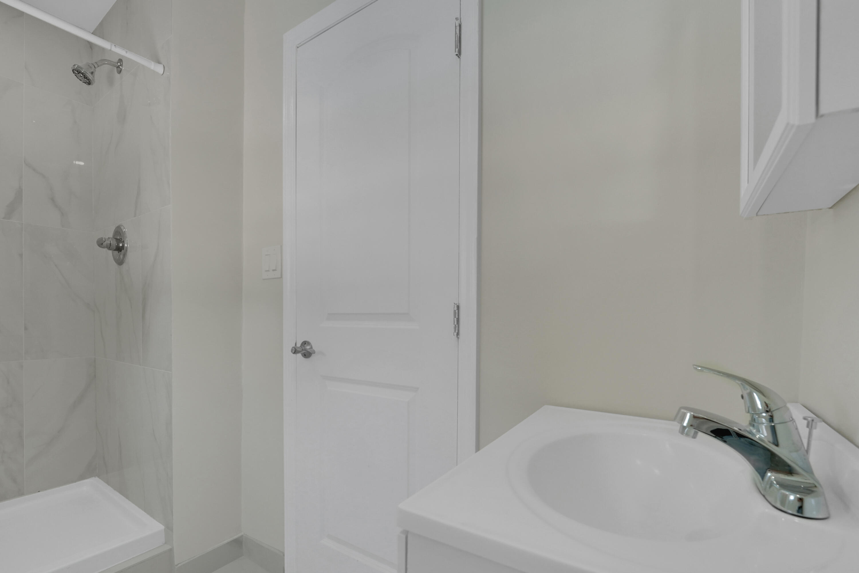 600 Northwest 12th Avenue Boca Raton, FL 33486 - Photo 27 of 63 a white bath tub sitting next to a white sink