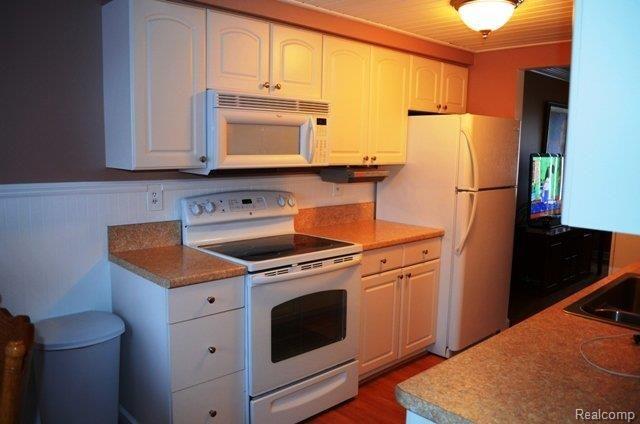 792 Oak Brook Ridge Drive, Unit 154 Rochester, MI 48307 - Photo 2 of 14 house 026.JPG