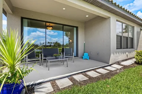 a view of a house with backyard and a tree