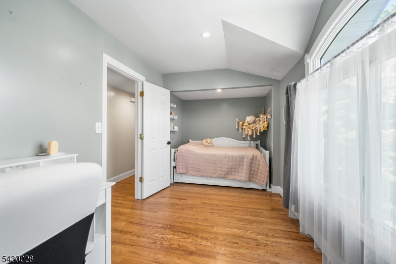124 Crain Road Paramus, NJ 07652 - Photo 26 of 48