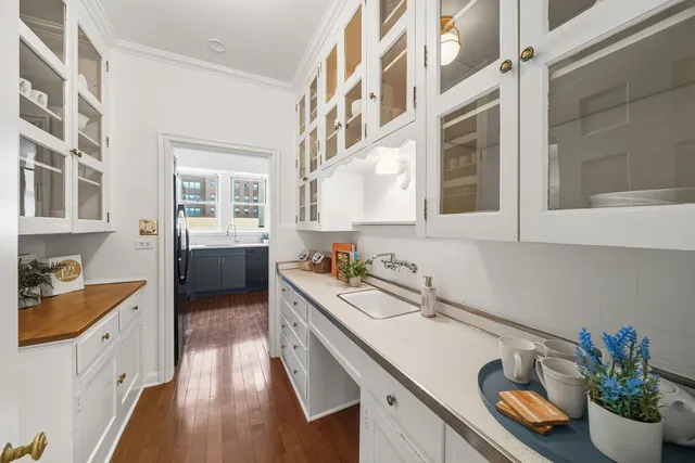 $695,000 | 2912 North Commonwealth Avenue, Unit 1A, Chicago, IL 60657