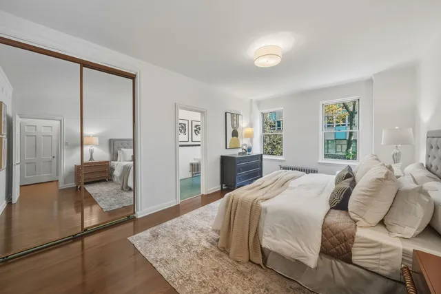 $695,000 | 2912 North Commonwealth Avenue, Unit 1A, Chicago, IL 60657
