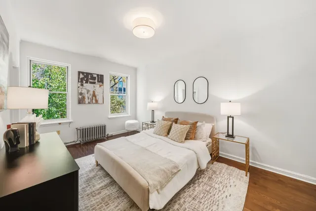 $695,000 | 2912 North Commonwealth Avenue, Unit 1A, Chicago, IL 60657