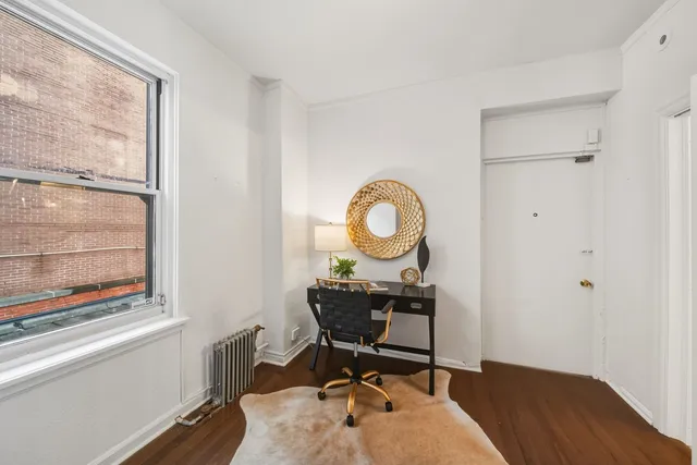 $695,000 | 2912 North Commonwealth Avenue, Unit 1A, Chicago, IL 60657