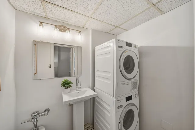 $695,000 | 2912 North Commonwealth Avenue, Unit 1A, Chicago, IL 60657