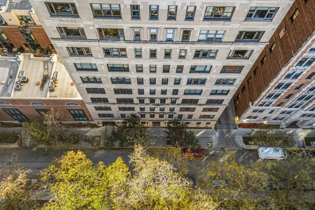 $695,000 | 2912 North Commonwealth Avenue, Unit 1A, Chicago, IL 60657