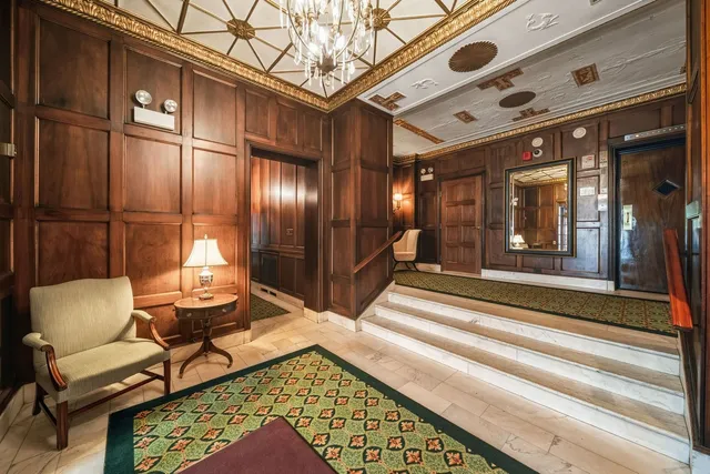 $695,000 | 2912 North Commonwealth Avenue, Unit 1A, Chicago, IL 60657