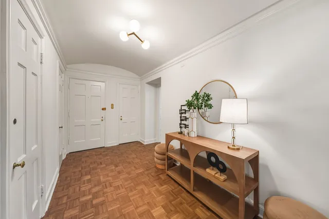 $695,000 | 2912 North Commonwealth Avenue, Unit 1A, Chicago, IL 60657