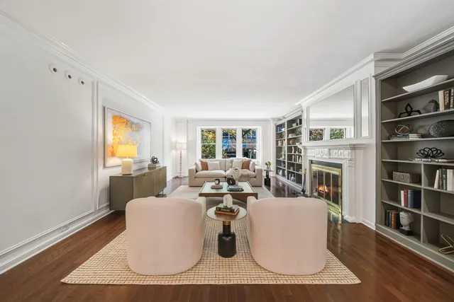 $695,000 | 2912 North Commonwealth Avenue, Unit 1A, Chicago, IL 60657