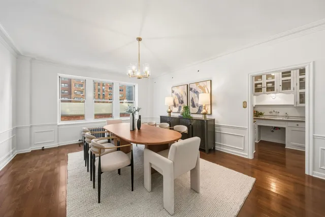 $695,000 | 2912 North Commonwealth Avenue, Unit 1A, Chicago, IL 60657