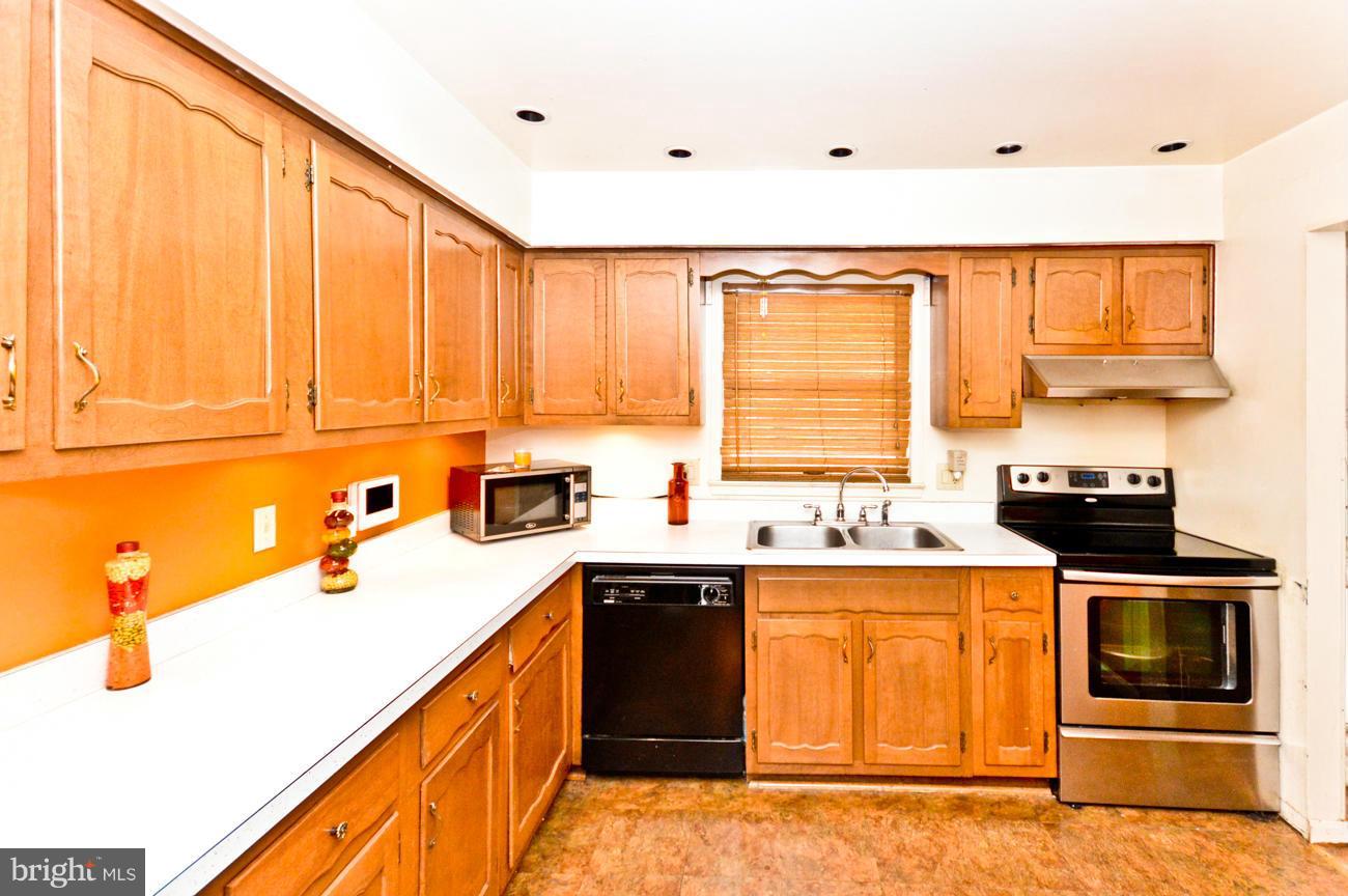 2001 Arona Road Fort Washington, MD 20744 - Photo 11 of 29 Kitchen