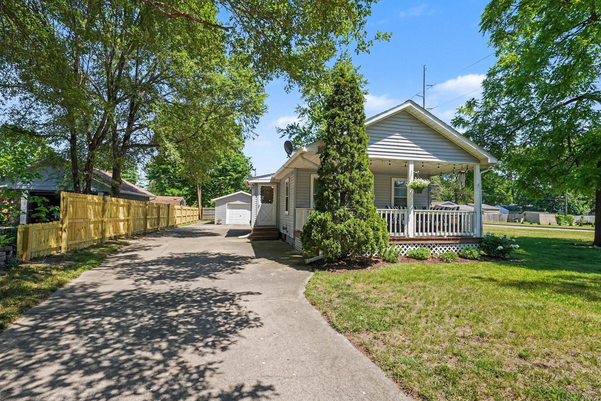 722 South Grant Avenue Three Rivers, MI 49093 - Photo 3 of 26 021_file_7281