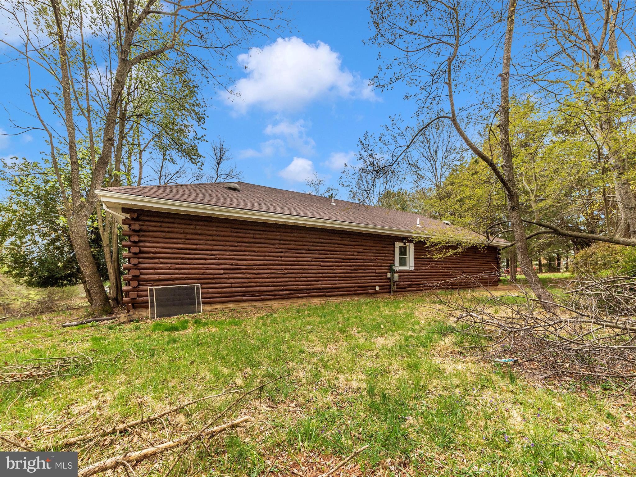9513 Huntmaster Road Gaithersburg, MD 20882 - Photo 44 of 51 a backyard of a house with lots of green space