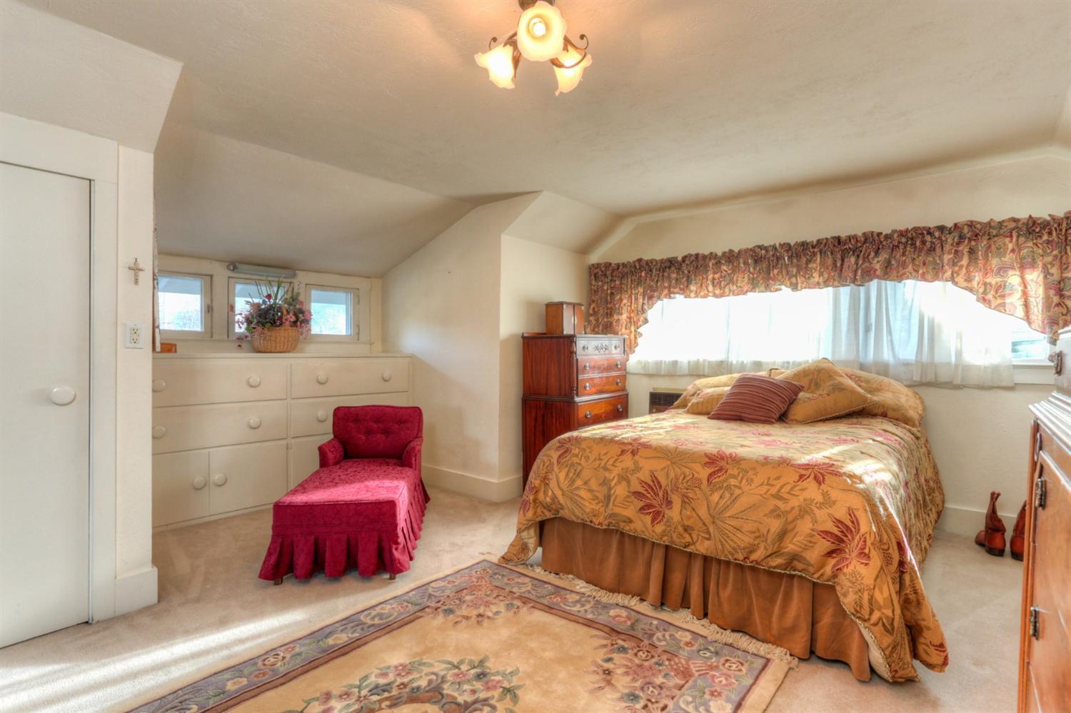 209 Crowson Road Ashland, OR 97520 - Photo 31 of 35 Gallery Image 31