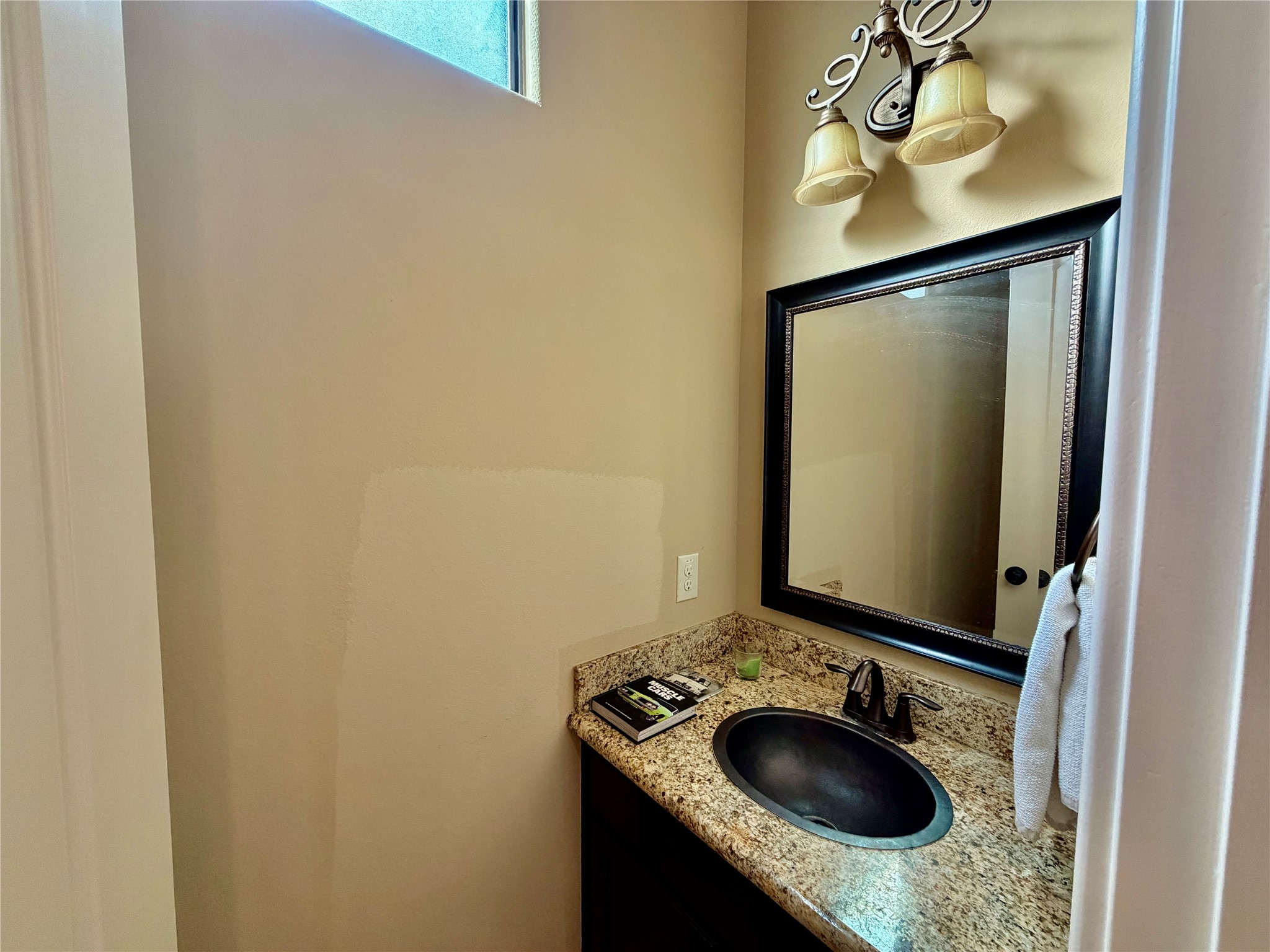 508 Knox Street Houston, TX 77007 - Photo 13 of 25 a bathroom with a sink and a mirror