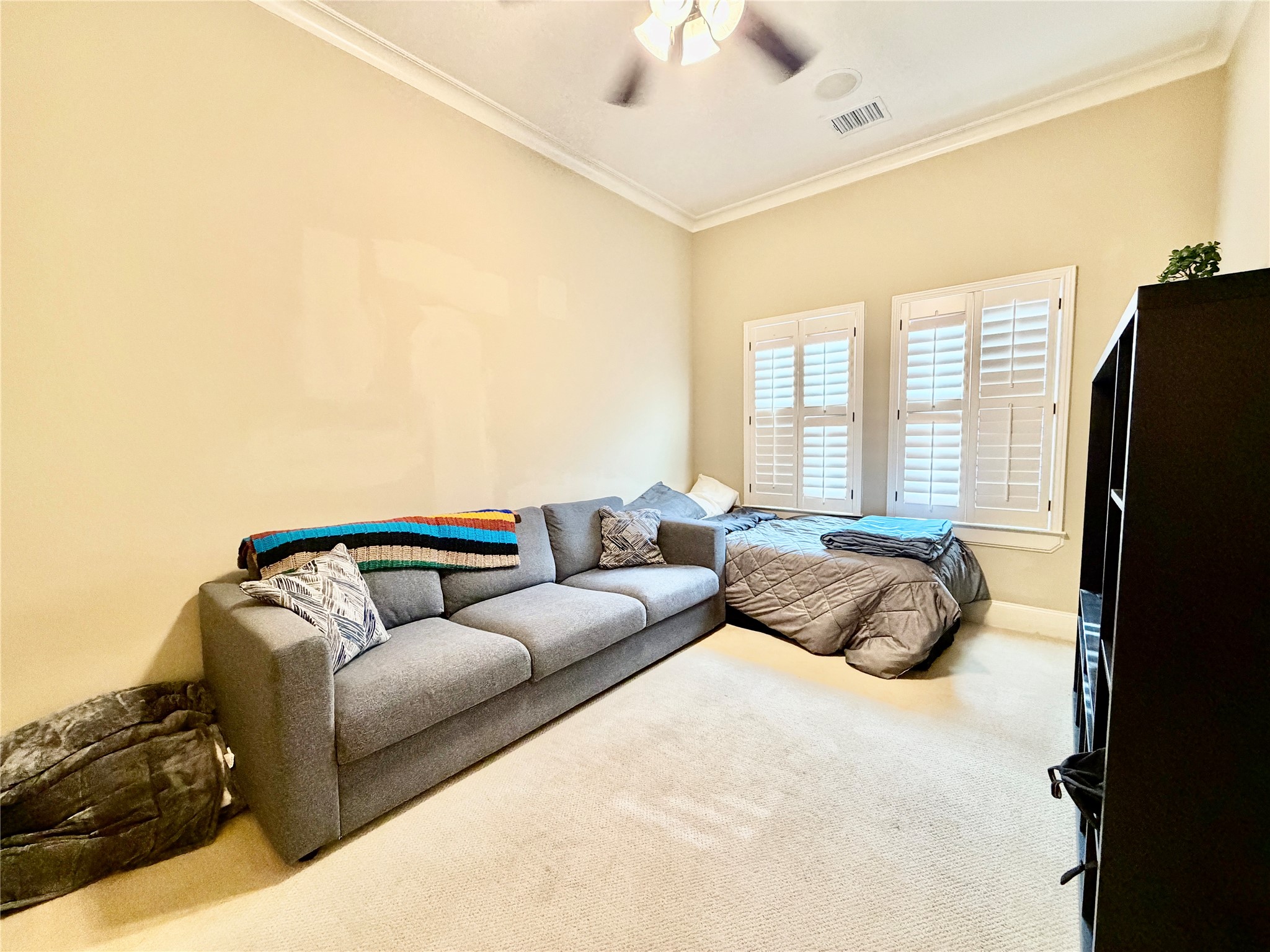 508 Knox Street Houston, TX 77007 - Photo 22 of 25 a living room with furniture window and a flat screen tv