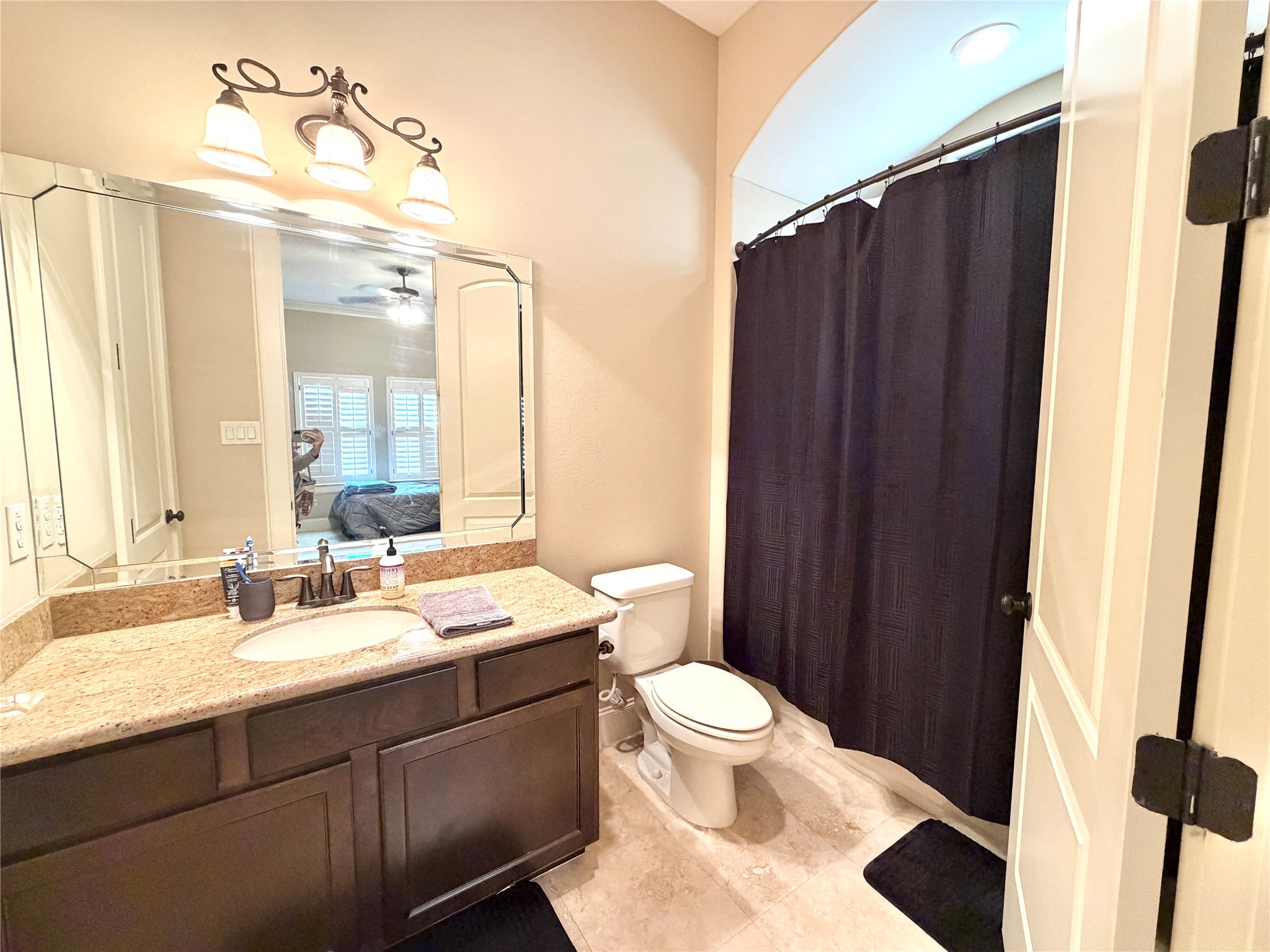 508 Knox Street Houston, TX 77007 - Photo 23 of 25 a bathroom with a double vanity sink toilet and a mirror