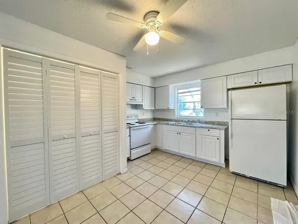 $1,300 | 3826 Lakeshore Drive, Unit B, Tampa, FL 33604