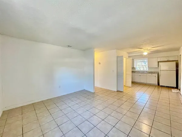 $1,300 | 3826 Lakeshore Drive, Unit B, Tampa, FL 33604