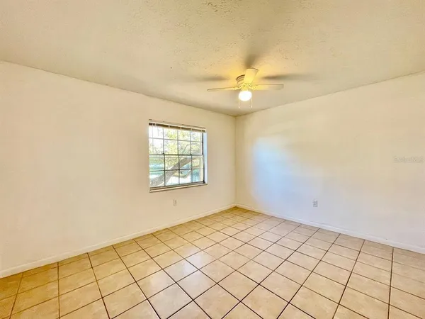 $1,300 | 3826 Lakeshore Drive, Unit B, Tampa, FL 33604